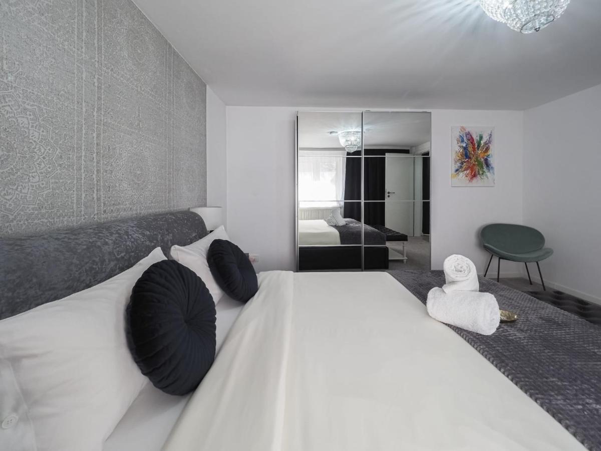 For You Apartments Gold & Silver Sibiu Esterno foto